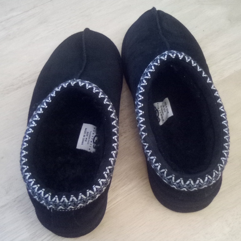 UGG Cozy Black Slippers with White Stitching Size W- 8